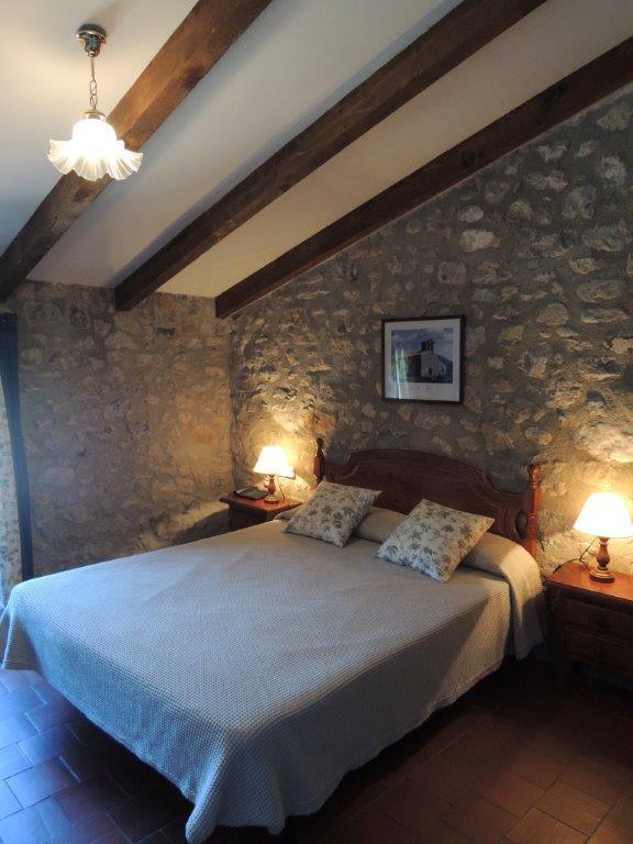 Hostal De La Rovira Oix Exterior photo